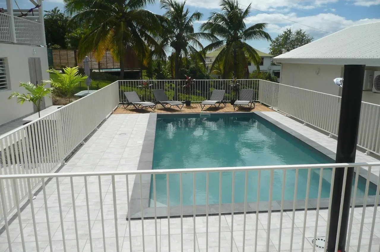 Douceurs Caraibes, Gite Cannelle Bouillante Holiday home
